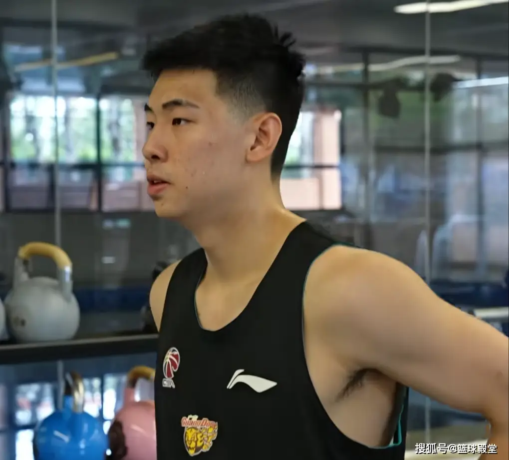 广东男篮全员集结 全力冲刺CBA季前赛 广东男篮全员集结 全力冲刺CBA季前赛